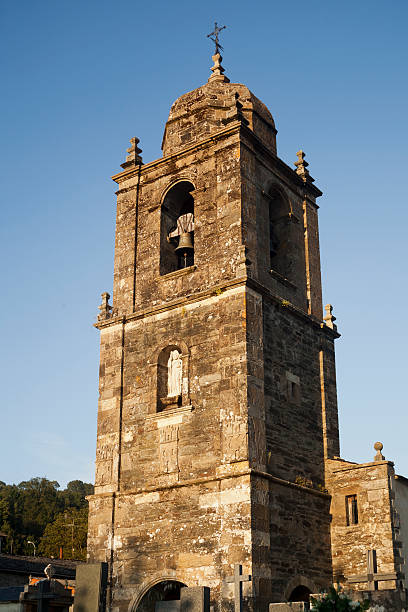 triacastela chiesa belfry - fernando lugo foto e immagini stock