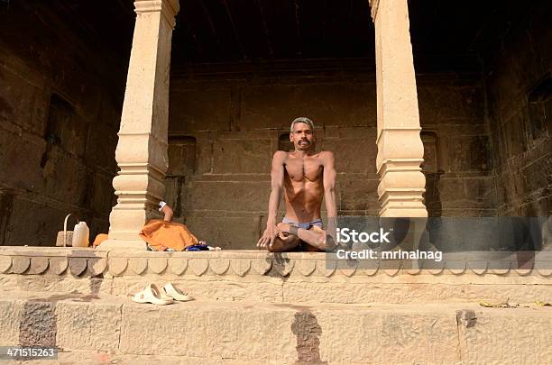 Ioga - Fotografias de stock e mais imagens de Adulto - Adulto, Ao Ar Livre, Asiático e indiano