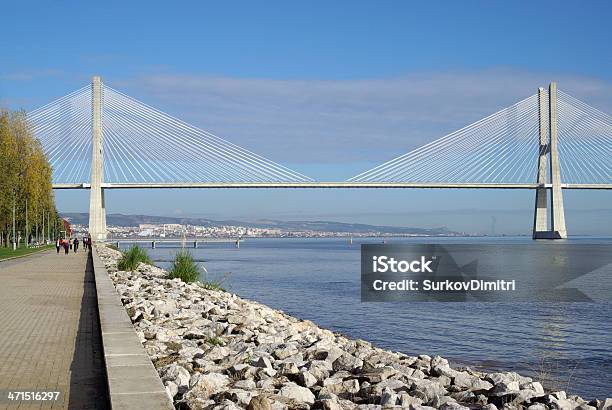 Puente De Vasco De Gama En Lisboa Foto de stock y más banco de imágenes de Aire libre - Aire libre, Arquitectura, Canal - Corriente de agua