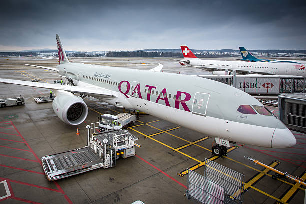 qatar airways boeing 787-8 dreamliner - named airline fotografías e imágenes de stock