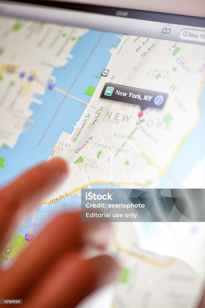 Apple mapas páginas da web em Ipad - Foto de stock de .com royalty-free