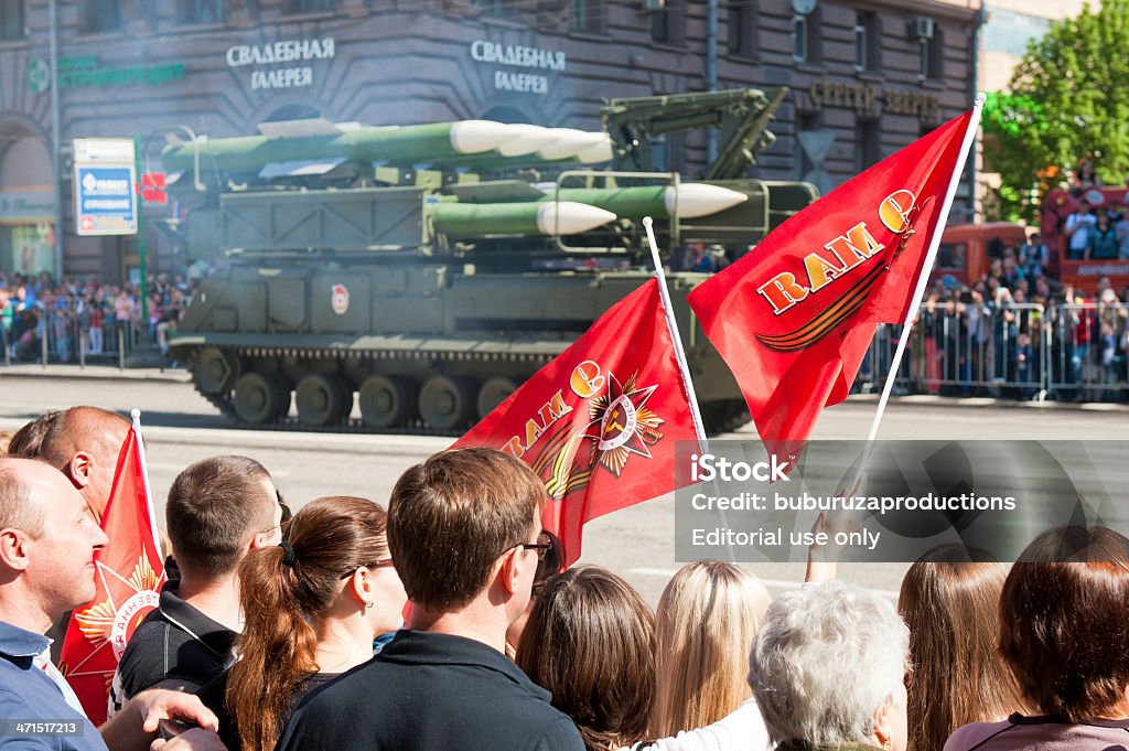 Флаги волна как Военный парад - Стоковые фото Парад роялти-фри