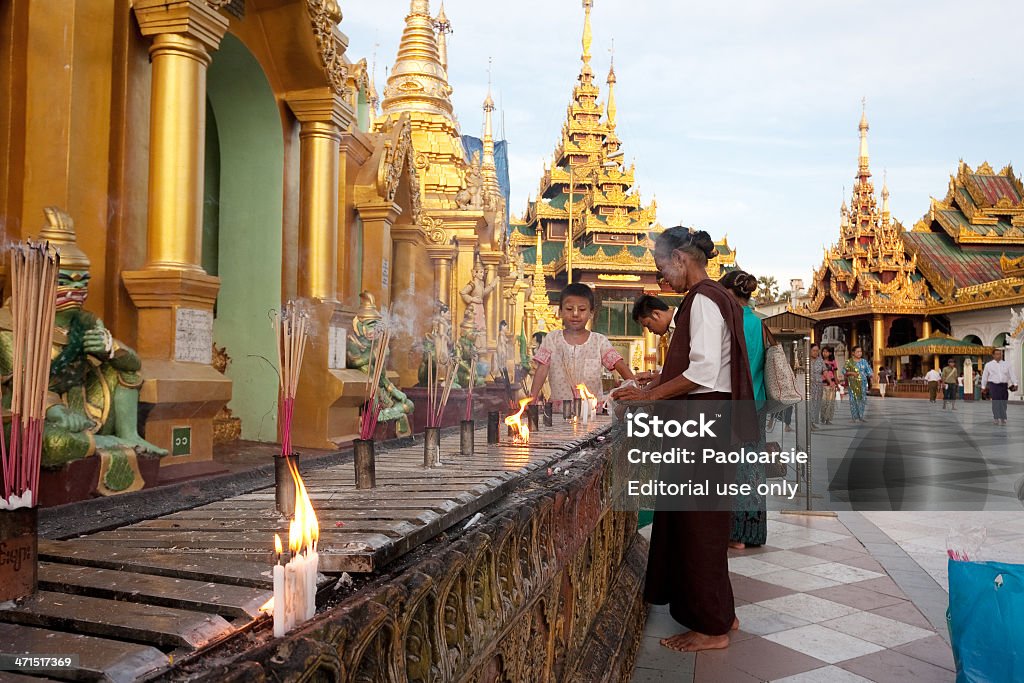 SHWEDAGON PAYA - Foto de stock de Adulto libre de derechos