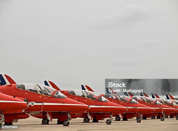 Raf Red Arrows Foto de stock y más banco de imágenes de Armamento - Armamento, Avión de acrobacias, Avión de caza