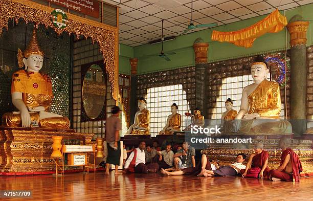 불상과 Monchs 및 Laymen 쉐다곤 Pagodayangon있는 건축에 대한 스톡 사진 및 기타 이미지 - 건축, 고대의, 과꽃