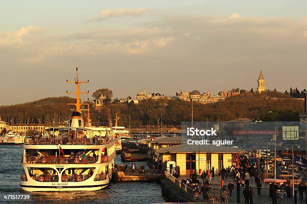 旅客フェリーとトプカプ Palce - イスタンブールのストックフォトや画像を多数ご用意 - イスタンブール, イスタンブール 金角湾, エミノニュ