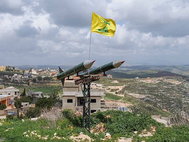 hezbollah fusée lebanon - paramilitary photos et images de collection