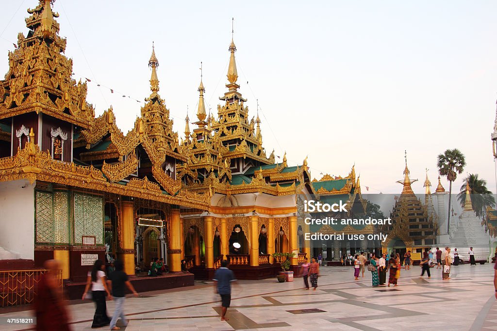 Soirée à la pagode Shwedagon Rangoun - Photo de Antique libre de droits