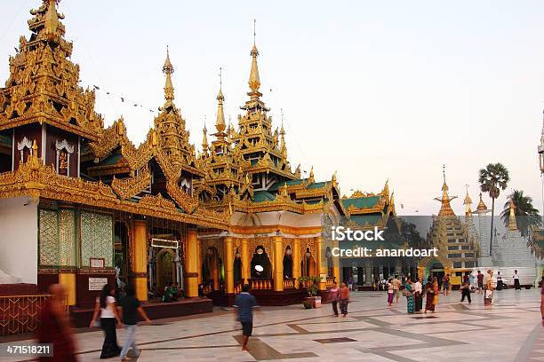 Photo libre de droit de Soirée À La Pagode Shwedagon Rangoun banque d'images et plus d'images libres de droit de Antique - Antique, Architecture, Asie