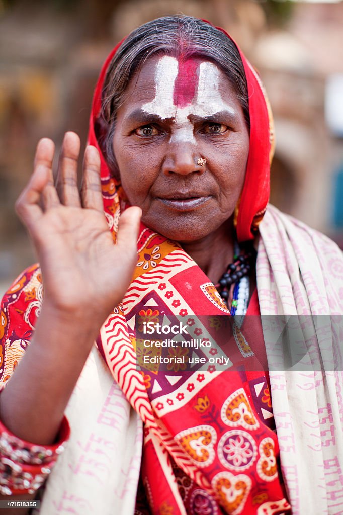 Portret Święty Sadhu kobieta - Zbiór zdjęć royalty-free (Aktywni seniorzy)