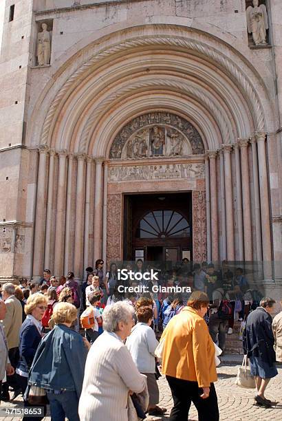 Battistero Di Parma - Fotografie stock e altre immagini di Adulto - Adulto, Ambientazione esterna, Aspettare