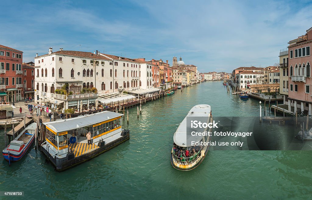 Венецианский Гранд канал на переполненном воде панорама Accademia Италия - Стоковые фото Большой город роялти-фри