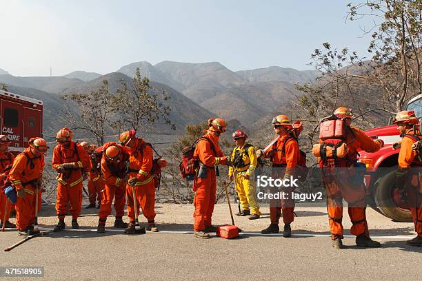 森林消防カマリロ 522013 カリフォルニア州 - トラックのストックフォトや画像を多数ご用意 - トラック, 丘, 事故・災害