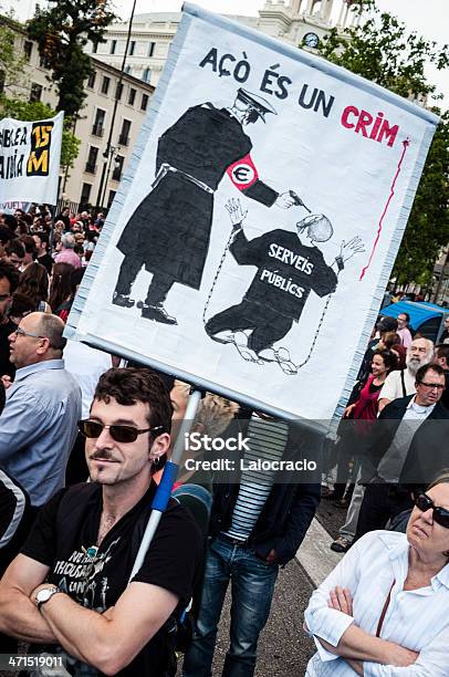 Este Es Un Crimen Foto de stock y más banco de imágenes de Accidentes y desastres - Accidentes y desastres, Austeridad, Autoridad