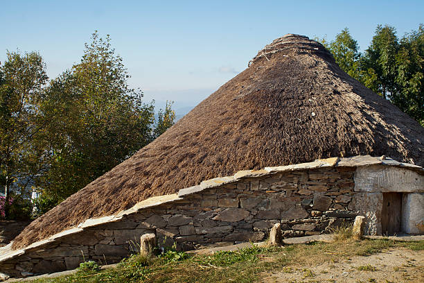 "palloza" pedrafita fare cebreiro (lugo, spagna). - fernando lugo foto e immagini stock