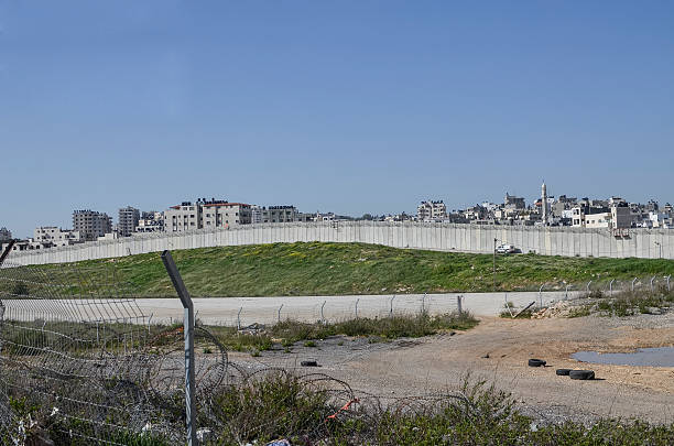 israelische west bank barrier - ramallah historical palestine palestinian culture west bank stock-fotos und bilder