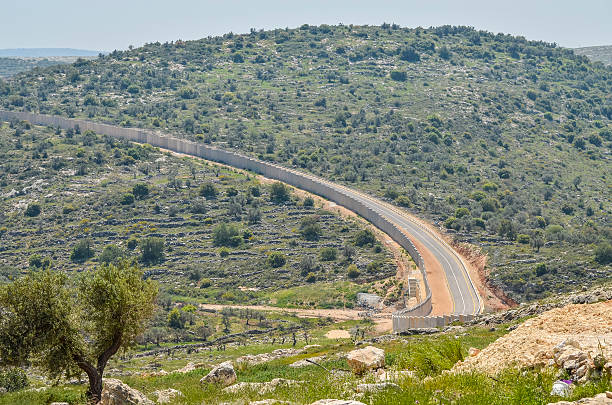 izraelska zachodni brzeg bariery - ramallah historical palestine palestinian culture west bank zdjęcia i obrazy z banku zdjęć