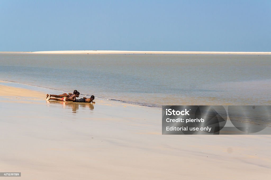 マダガスカルお子様には、ビーチの - アフリカのロイヤリティフリーストックフォト