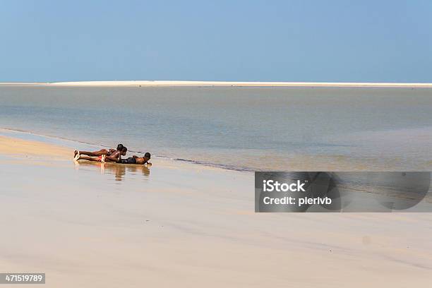 マダガスカルお子様にはビーチの - アフリカのストックフォトや画像を多数ご用意 - アフリカ, アフリカ民族, プレーする