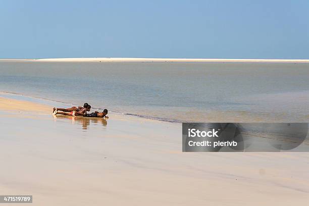 Malgaxename Crianças Na Praia - Fotografias de stock e mais imagens de Ao Ar Livre - Ao Ar Livre, Areia, Banco de areia