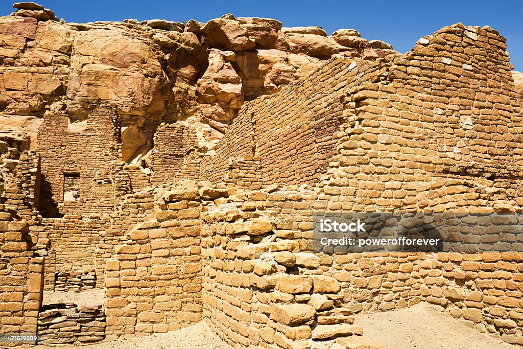 Kin Kletso ruínas-Parque Histórico Nacional da Cultura Chaco - Foto de stock de Acabado royalty-free