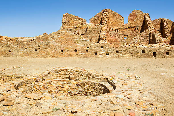 푸에블로족 델 마카파갈아로요 유적지-차코 문화 국립 역사 공원 - pueblo del arroyo ruins 뉴스 사진 이미지