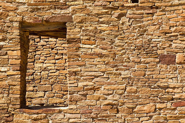 pueblo del arroyo de vestiges au parc national historique de chaco - pueblo del arroyo ruins photos et images de collection