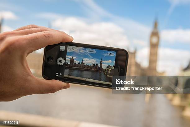 Fotografieren Der Big Ben Tower Mit Iphone 5 Stockfoto und mehr Bilder von Apple Computer - Apple Computer, Architektur, Ausrüstung und Geräte