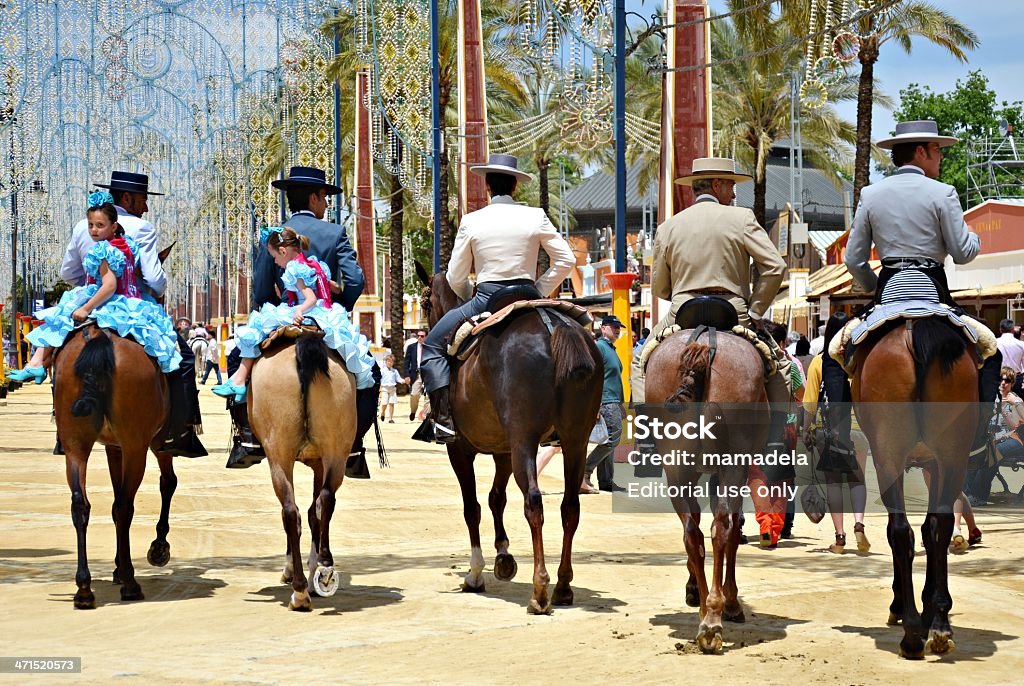 Cavaleiros montados pé - Foto de stock de Adulto royalty-free