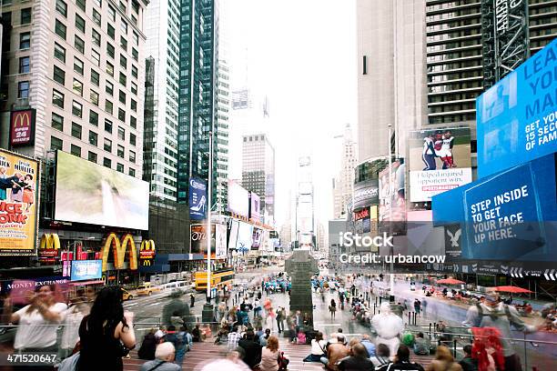 Times Square New York City - Fotografie stock e altre immagini di Adulto - Adulto, Affollato, Ambientazione esterna