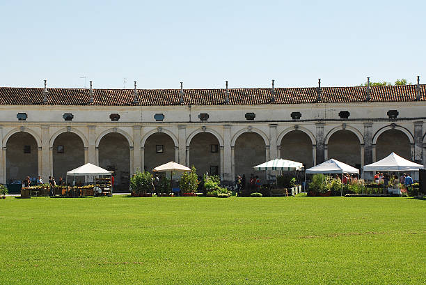 villa manin durante floreal 2012 - villa manin foto e immagini stock