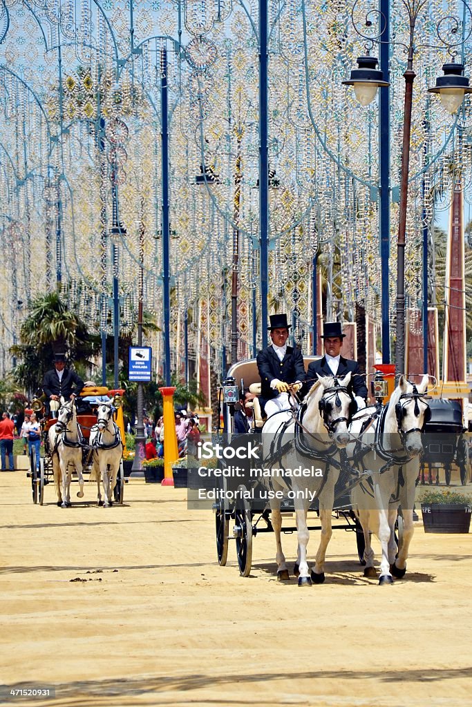 Pessoas em carruagem de cavalos - Foto de stock de Adulto royalty-free