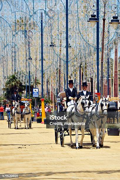 Foto de Pessoas Em Carruagem De Cavalos e mais fotos de stock de Adulto - Adulto, Andaluzia, Arte, Cultura e Espetáculo