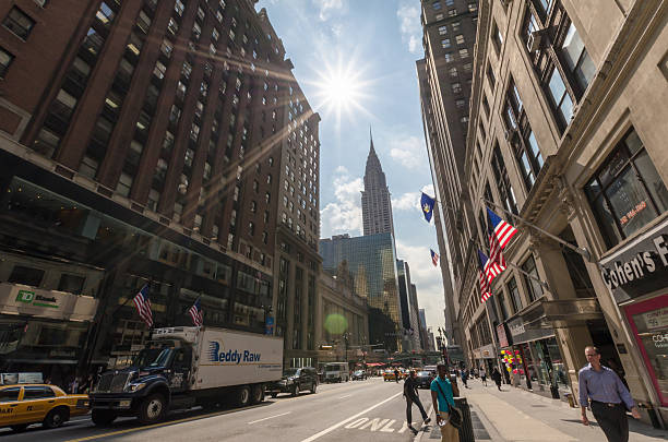 42 nd street - chrysler building grand central station built structure midtown manhattan - fotografias e filmes do acervo