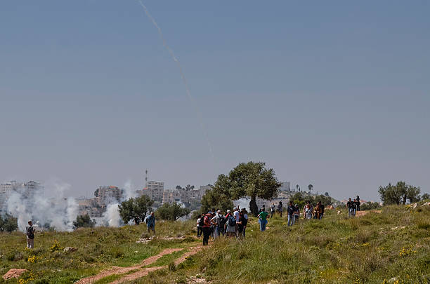 protesta in palestina - israeli military marking territory alternative lifestyle hopelessness foto e immagini stock