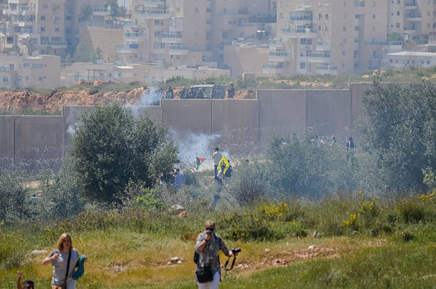 protesto na palestina - bilin - fotografias e filmes do acervo