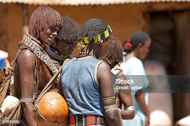 Las Mujeres Africanas Foto de stock y más banco de imágenes de Adulto - Adulto, Aire libre, Collar