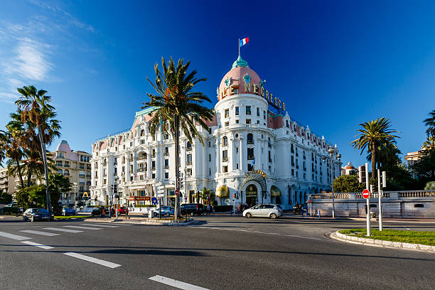 luxe hotel negresco sur la promenade des anglais à nice - city of nice photos et images de collection