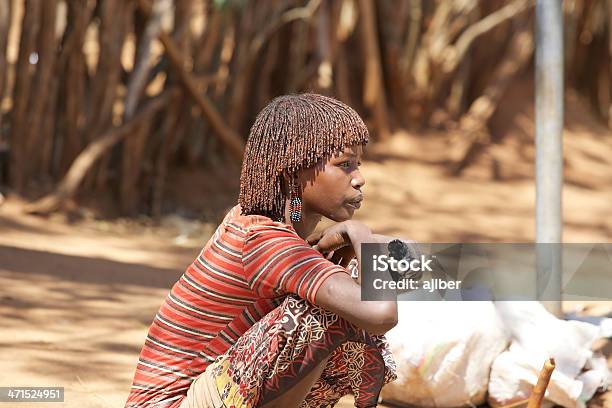 Mulher Africana - Fotografias de stock e mais imagens de Adulto - Adulto, Ao Ar Livre, Corno de África