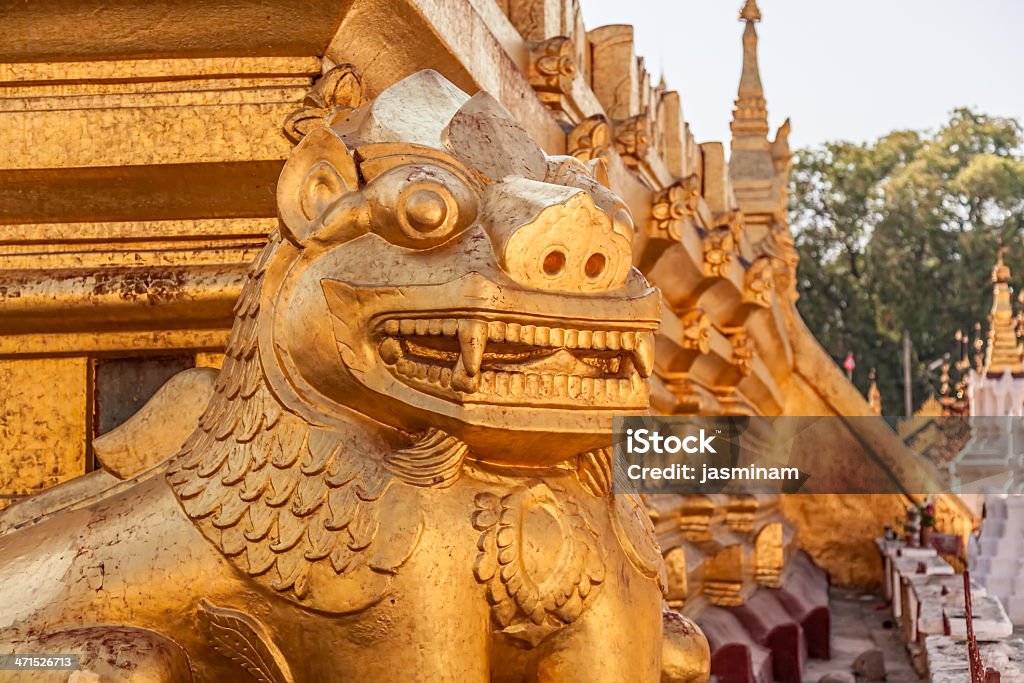 The Shwezigon Pagoda - Стоковые фото Азия роялти-фри