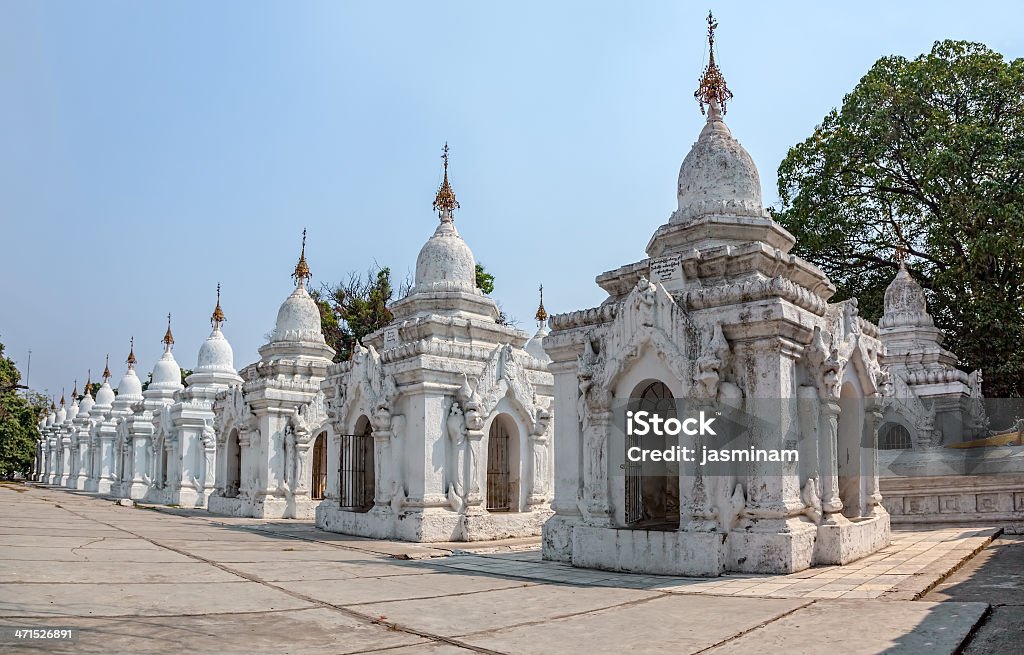 Kuthodaw Pagoda - Стоковые фото Biggest роялти-фри