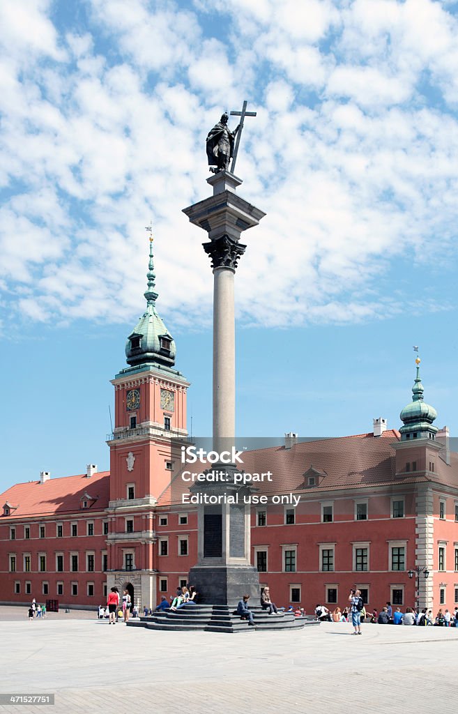 Vista de Sigmund a coluna e Castelo Real em Varsóvia - Foto de stock de Andar royalty-free