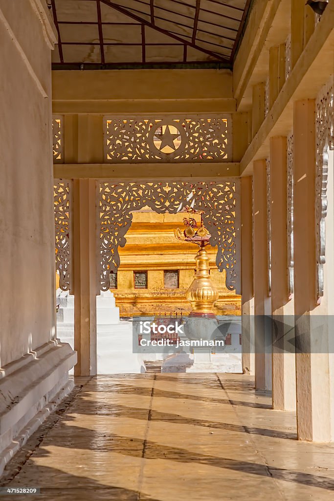 La Pagoda di Shwezigon - Foto stock royalty-free di Ambientazione esterna