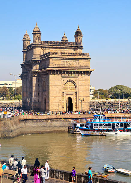 puerta de la india taj vista al mar - vertical gateway to india famous place travel destinations fotografías e imágenes de stock