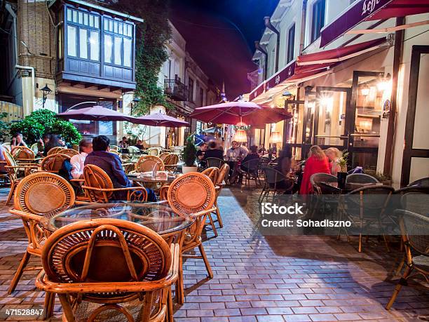 Tbilisi Por La Noche Foto de stock y más banco de imágenes de Aire libre - Aire libre, Bar, Barrio antiguo