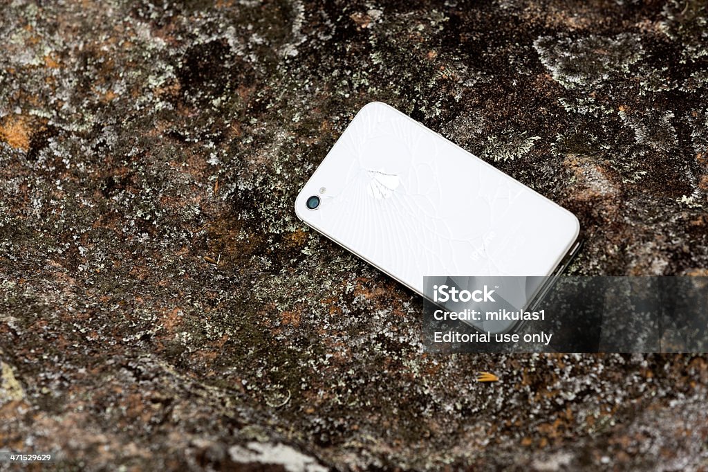 Broken Iphone 4s - Foto de stock de Acidente royalty-free