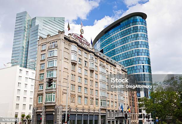 Foto de Arquitetura De Bruxelas e mais fotos de stock de Arquitetura - Arquitetura, Azul, Bandeira