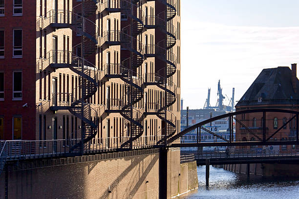 View from the Hamburg Alsterarkaden to the Hamburg Town Hall. Long exposure time for a smooth sky and water.Taken with: 5D Mark 2 / 17-40LMore about the town hall:
