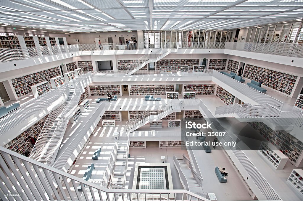 Biblioteca pubblica - Foto stock royalty-free di Biblioteca