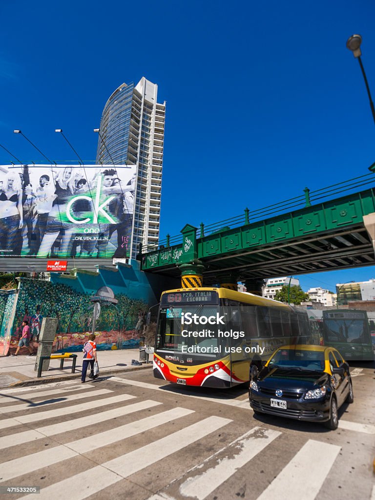 El semáforo y pase por debajo del puente en Palermo Buenos Aires, Argentina - Foto de stock de Aire libre libre de derechos